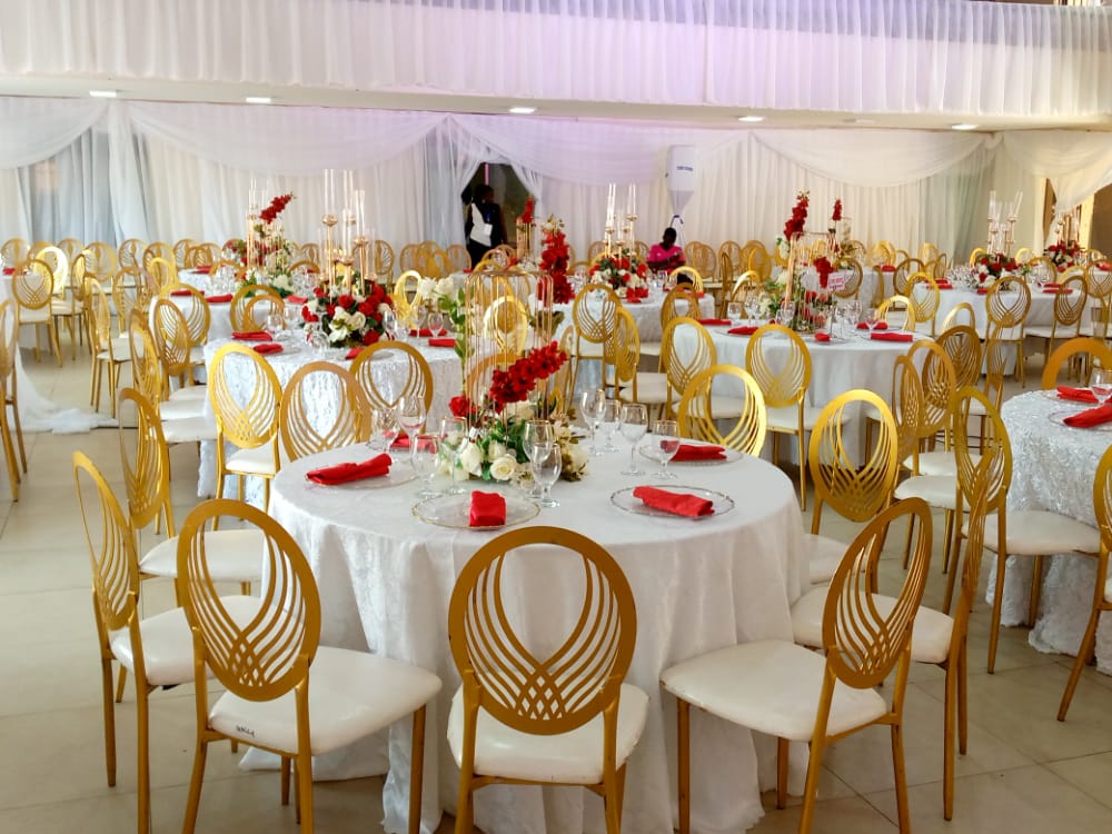 red white table setting 