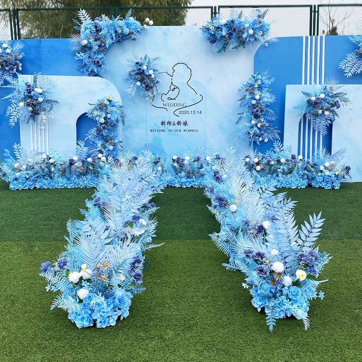 Blue themed booth 