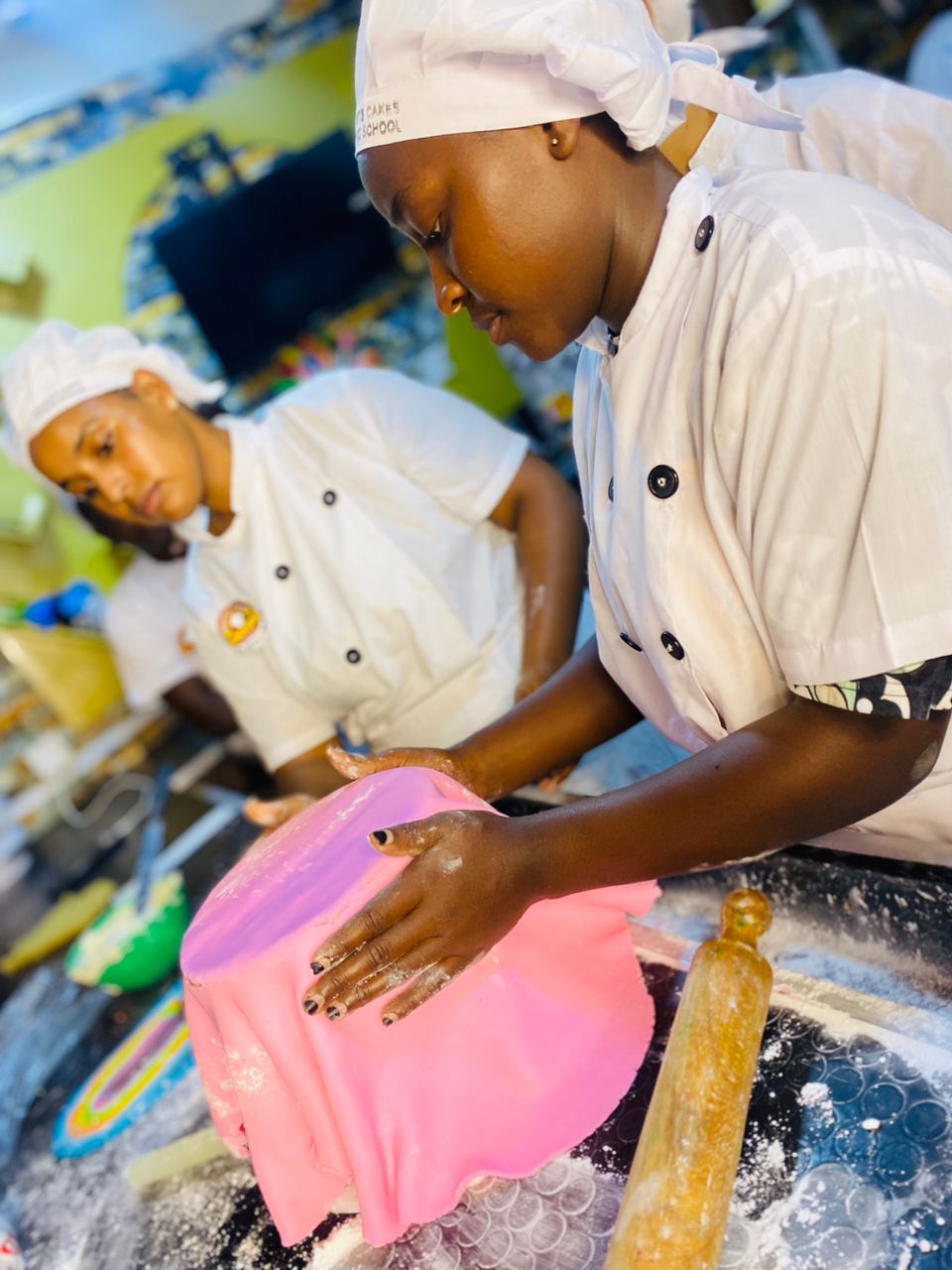 Our students having their try on fondant lessons 