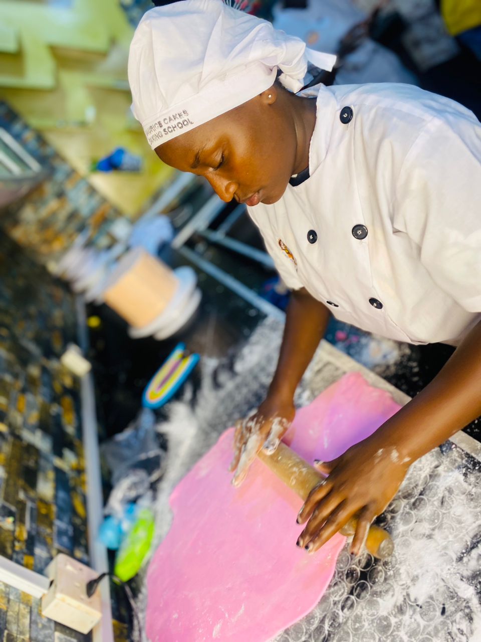 Our students having their try on fondant lessons 