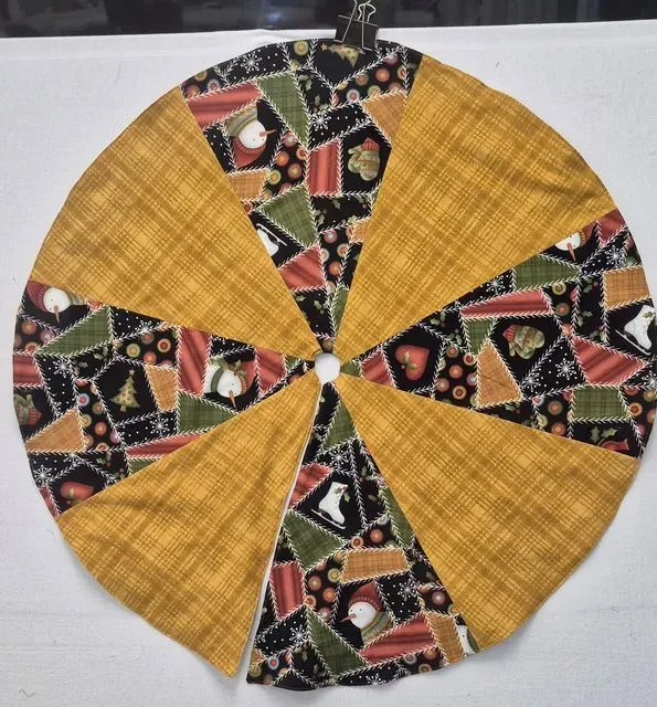 2026 Raffle Tree Skirt