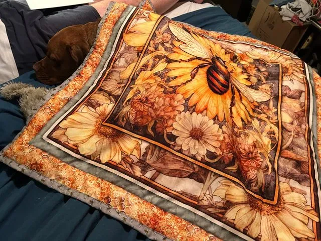 Bee Quilt