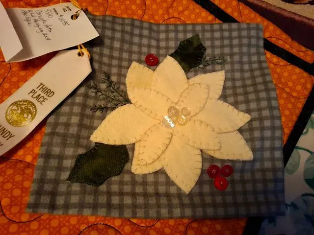 Wall Hanging Wool Small Poinsetta