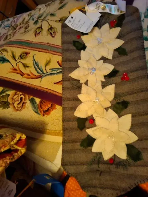 Large Oval Pointsetta Wallhanging