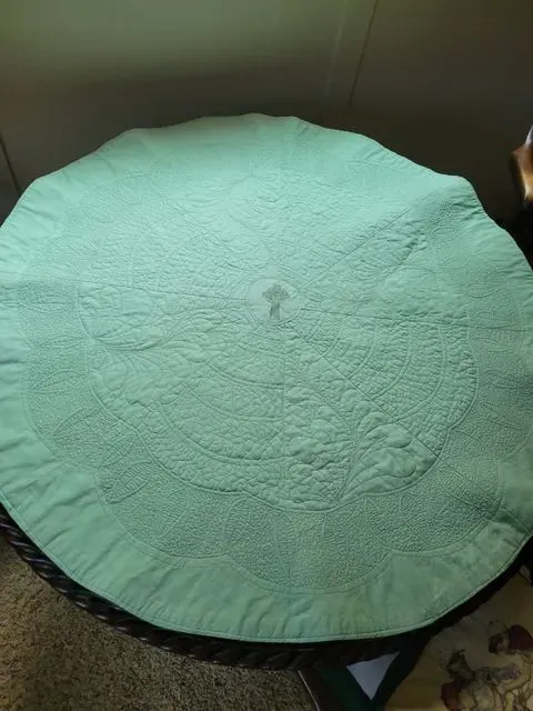 Noreen’s Round Table Topper