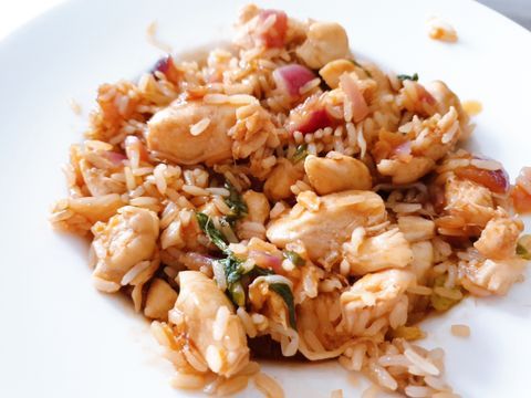 Rice with chicken, sweet and sour sauce and Asian vegetables