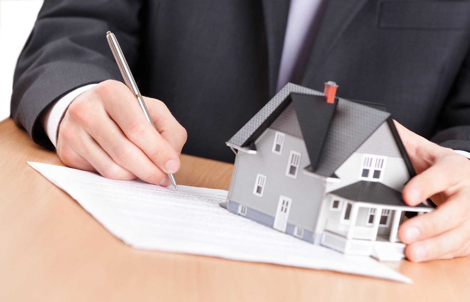 When Is It Time to Hire a Real Estate Lawyer
