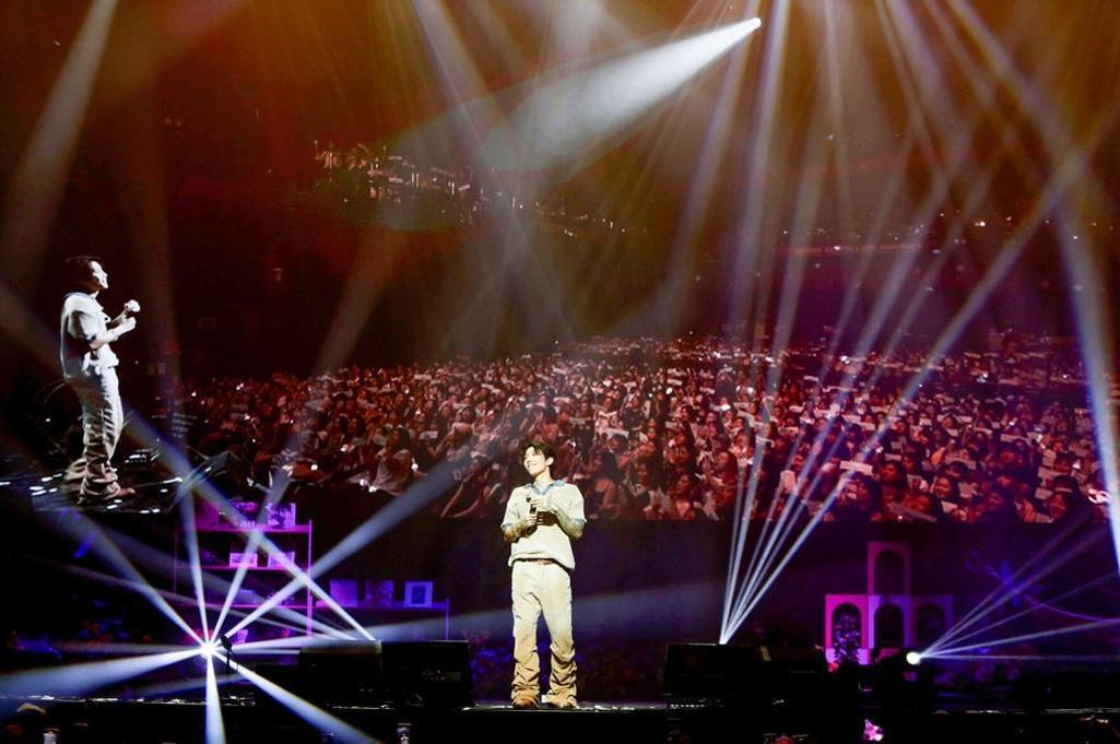 Fans gather to witness a historic night of music bridging Seattle and Seoul. Source: Google Images / www.yakimaherald.com.