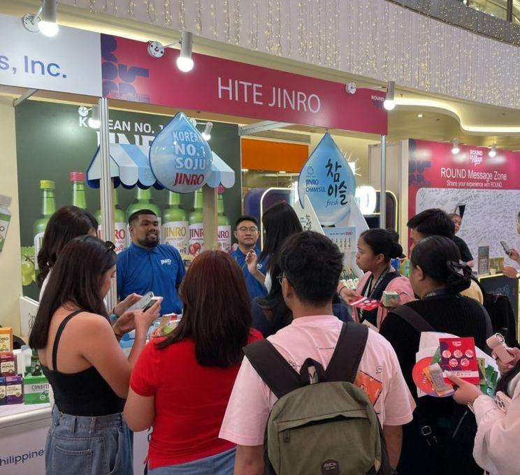 Regional cultural events like the Coralville Asian Festival provide a platform for student community involvement. Source: Google Images / www.asiae.co.kr.