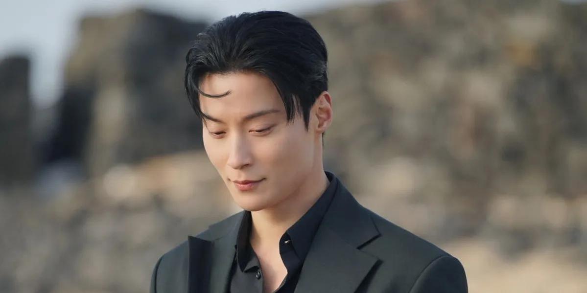 Beneath his intense on-screen personas, Heo Nam-jun is known for his warm and approachable real-life personality.