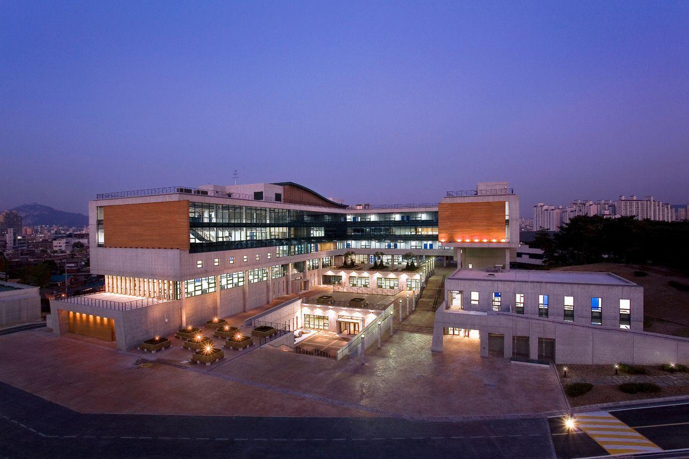 The rigorous training program at Korea National University of Arts provided Heo Nam-jun with a solid foundation in classical and contemporary acting methods.