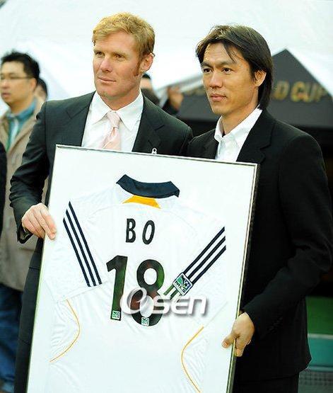 Hong Myung-bo finished his illustrious playing career in the United States with the LA Galaxy.