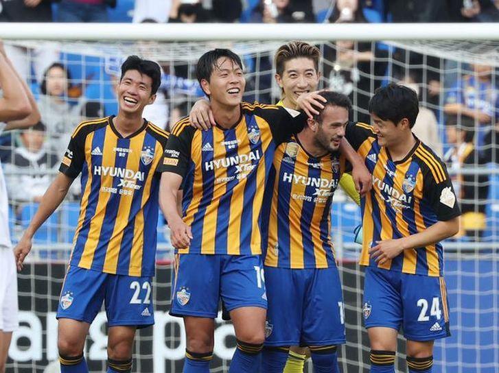 Under the mentorship of legendary figures at the University of Ulsan, Seol successfully transitioned into a modern fullback.