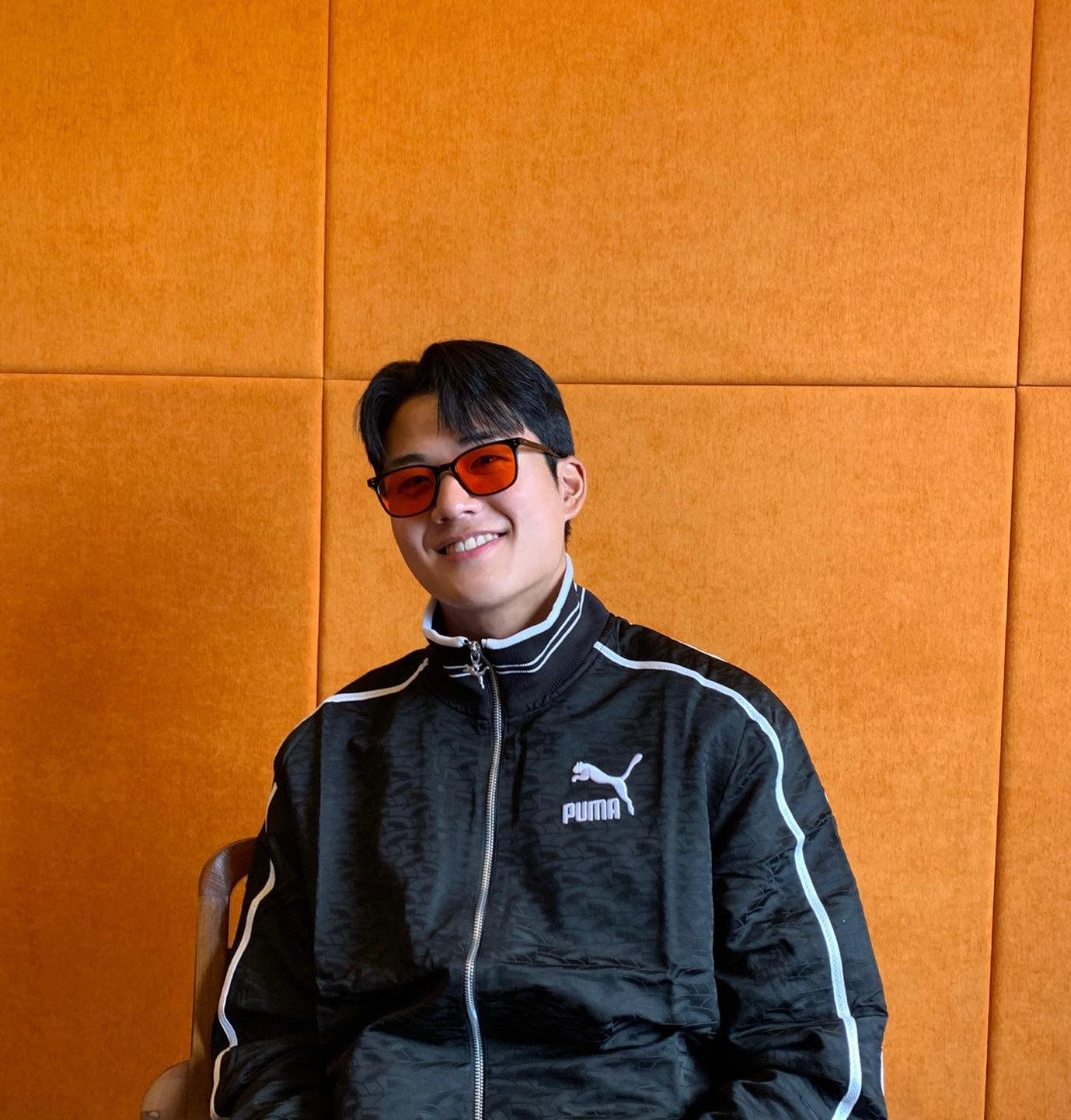 Seol's charisma and professional attitude have made him a highly popular figure off the pitch.