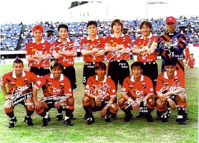 Lee made his professional debut with Bucheon SK, establishing his reputation as a formidable defender.