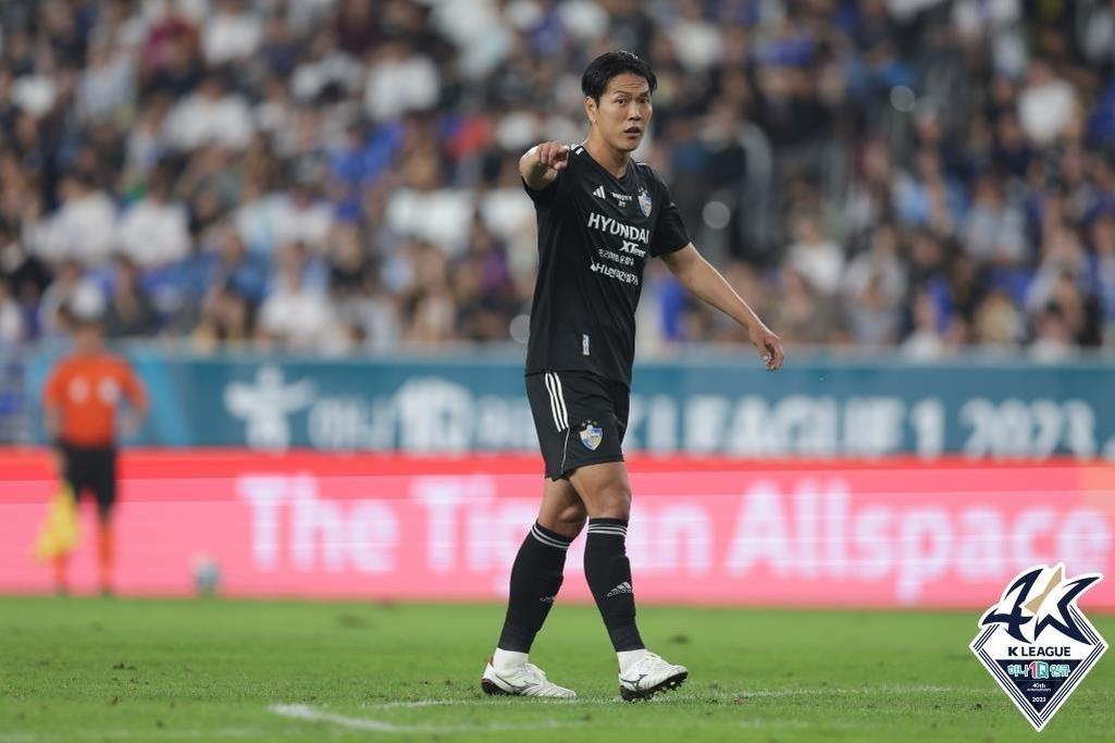 Lee's uncompromising defensive style and vocal leadership made him a feared opponent in the K League.