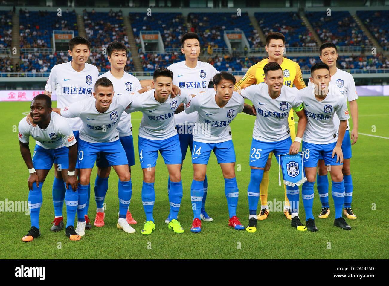 Lee expanded his international coaching experience by managing clubs in the highly competitive Chinese leagues.