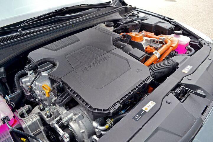 The seventh-generation hybrid variant combines excellent fuel economy with a highly responsive driving experience.