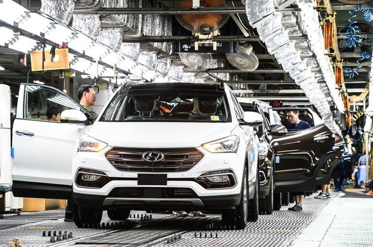 Global production plants, including facilities in South Korea and Alabama, ensure the Elantra is built to high standards.