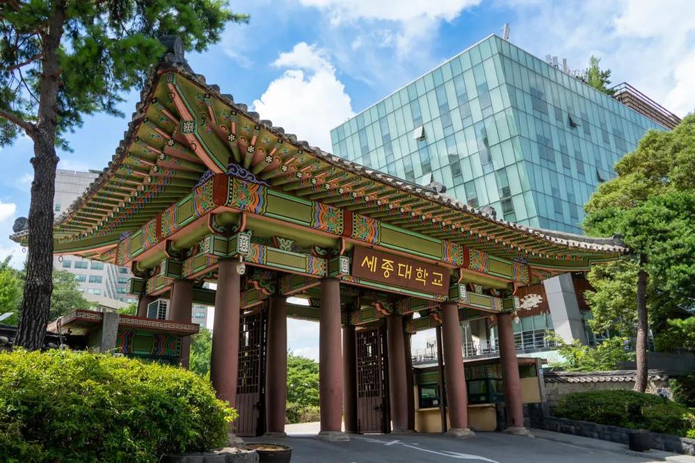 Her academic journey at Sejong and Sogang Universities built her strong foundation in communications.