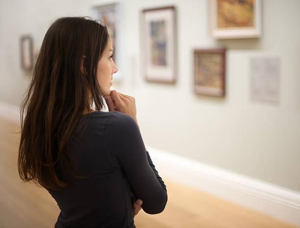 Juana, Germán's wife, brings an artistic and ethical perspective to the unfolding drama.