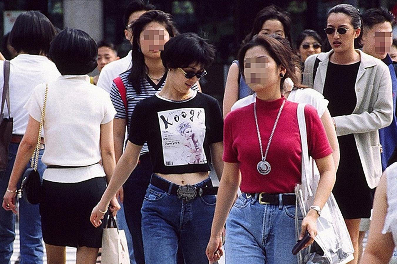 Yoon's brilliant recreation of the vintage 1990s Seoul accent earned widespread acclaim.