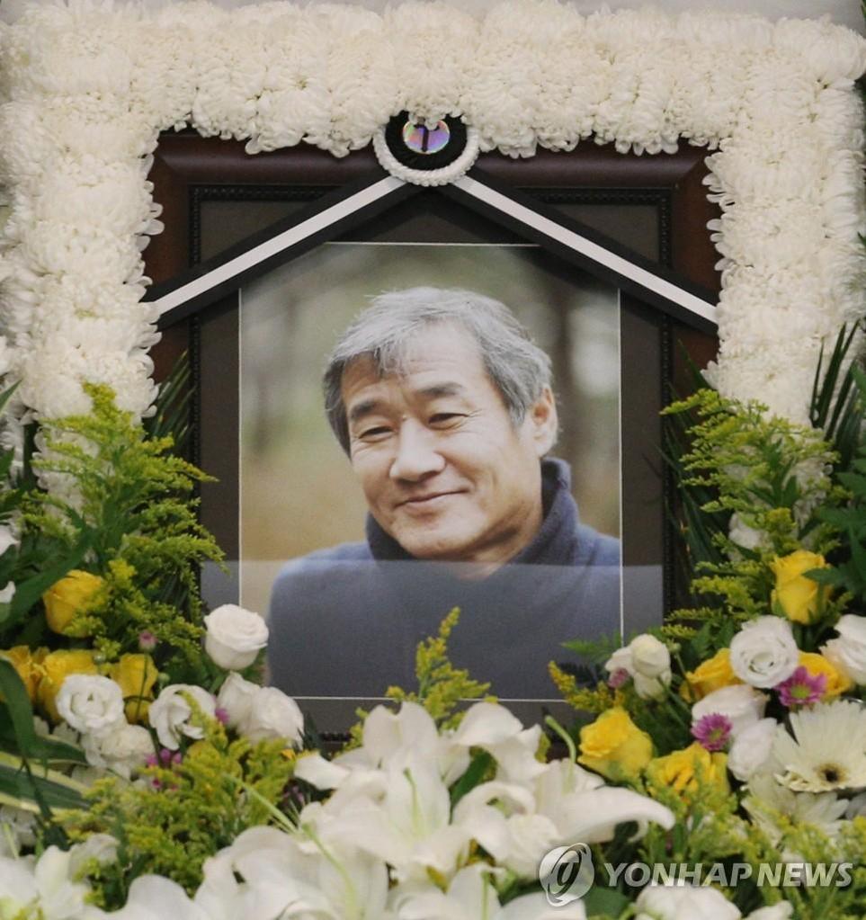 Choi In-ho, a pioneer of modern South Korean literature who captured the country's rapid societal transitions.