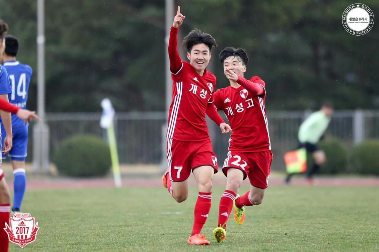 Chung entered football administration through Busan IPark FC, eventually rising to lead the domestic professional league.