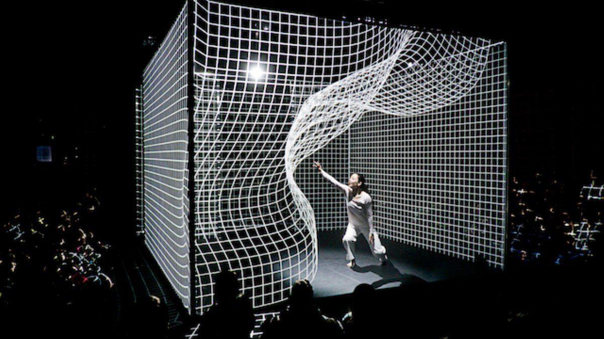 In his late career, Iimura returned to live performances, directly interacting with projection beams in gallery spaces.