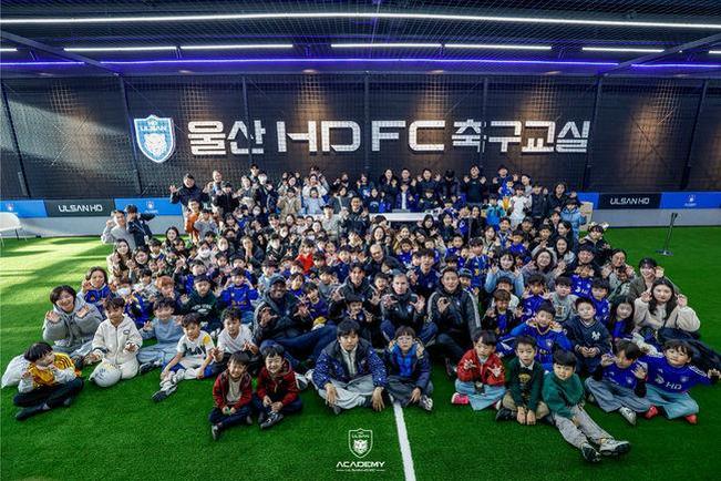 Joining Ulsan Hyundai marked the beginning of a highly ambitious and trophy-laden chapter in Kim's career.
