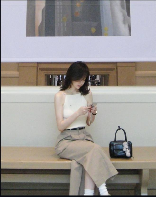 Kang In-kyung helped redefine the aesthetic standards of glamour modeling in South Korea.