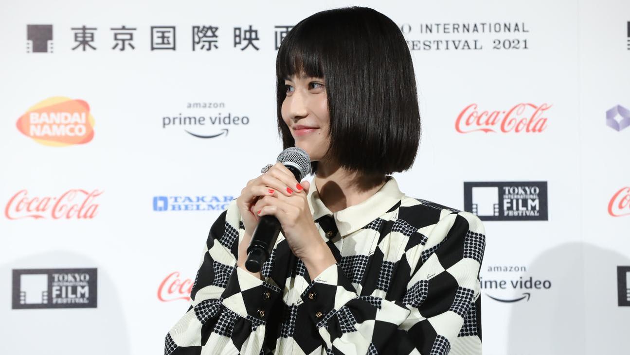 Known for her thoughtful and candid interviews, Hashimoto brings intellectual depth to her public persona.