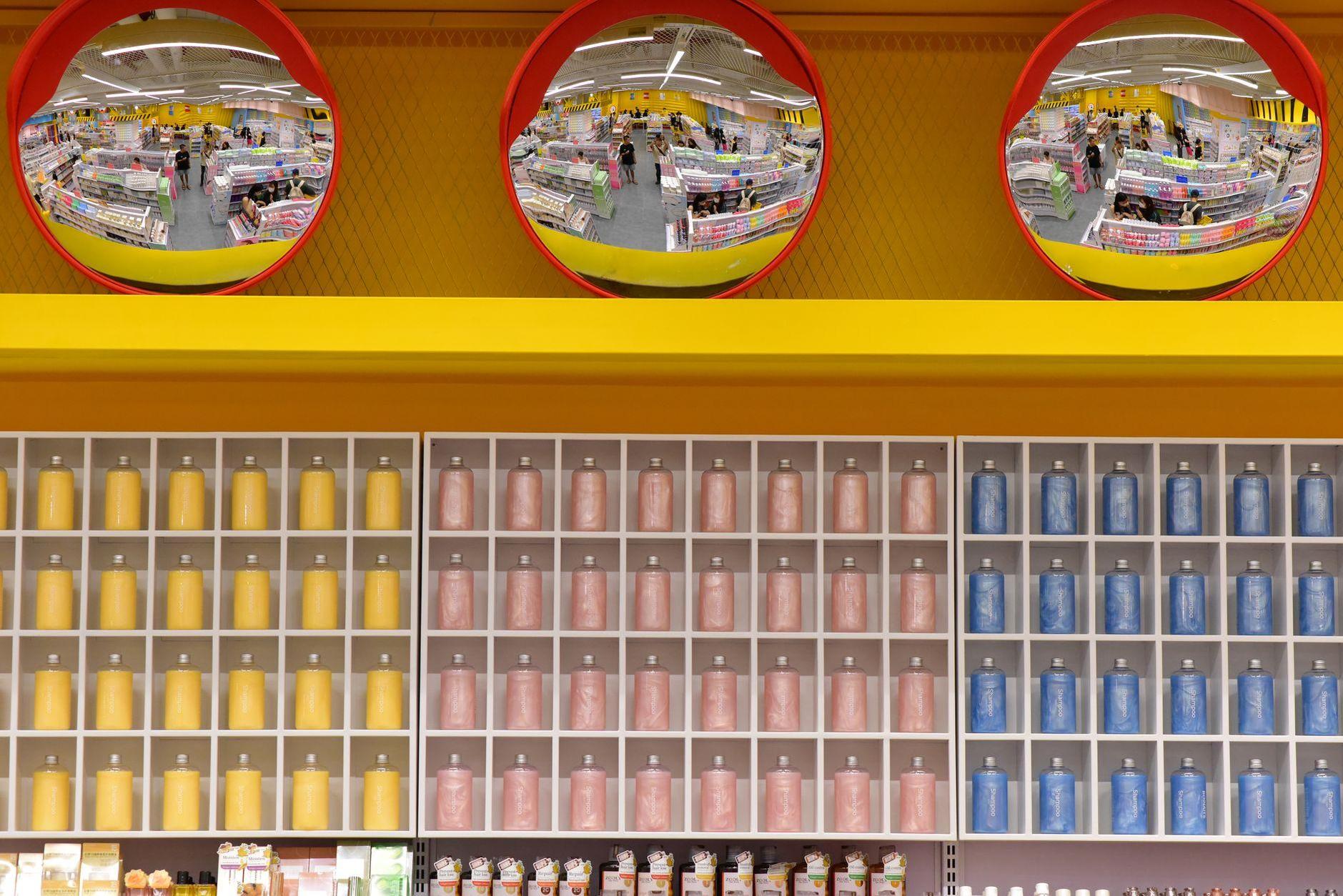 General visual reference for Aggressive Expansion and Nationwide Growth. Source: Pexels / Photo by Sóc Năng Động / Pexels License / https://www.pexels.com/photo/bright-warehouse-interior-with-colorful-shelving-32474661/