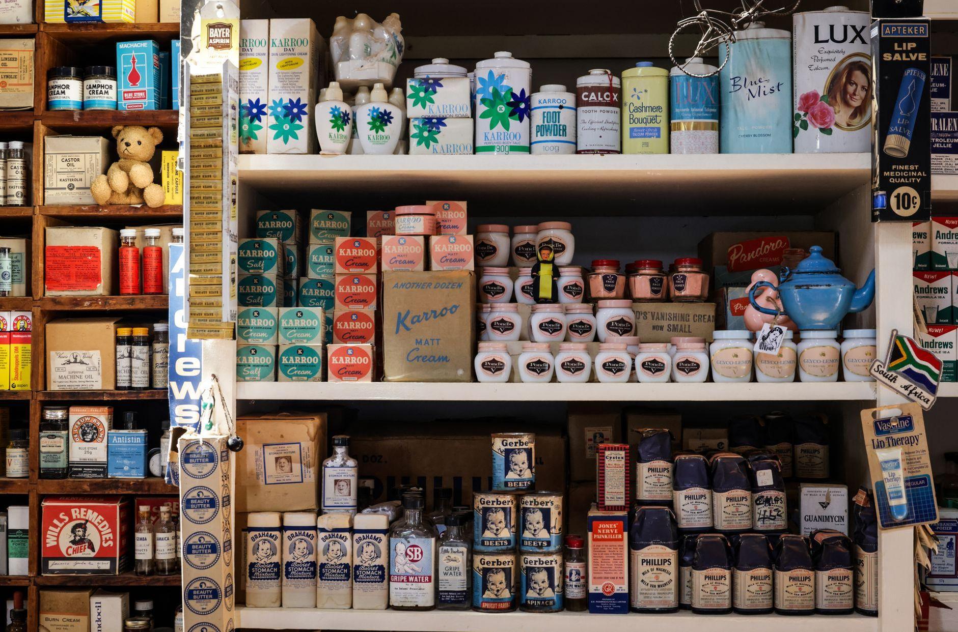 General visual reference for Expanding Private Brands for Value-Conscious Shoppers. Source: Pexels / Photo by Magda Ehlers / Pexels License / https://www.pexels.com/photo/vintage-style-grocery-store-shelves-display-35285857/