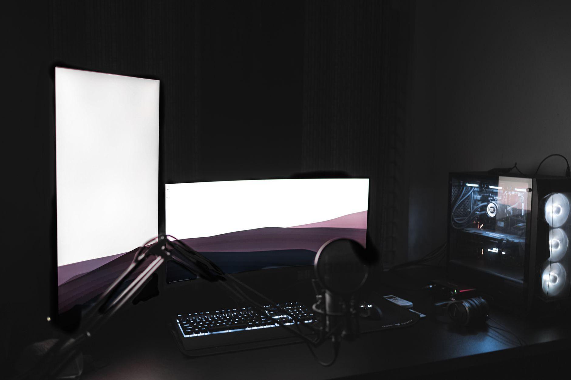 General visual reference for Introduction to Ddolking's Streaming Legacy. Source: Pexels / Photo by The masked Guy / Pexels License / https://www.pexels.com/photo/computer-setup-in-dark-room-7720712/