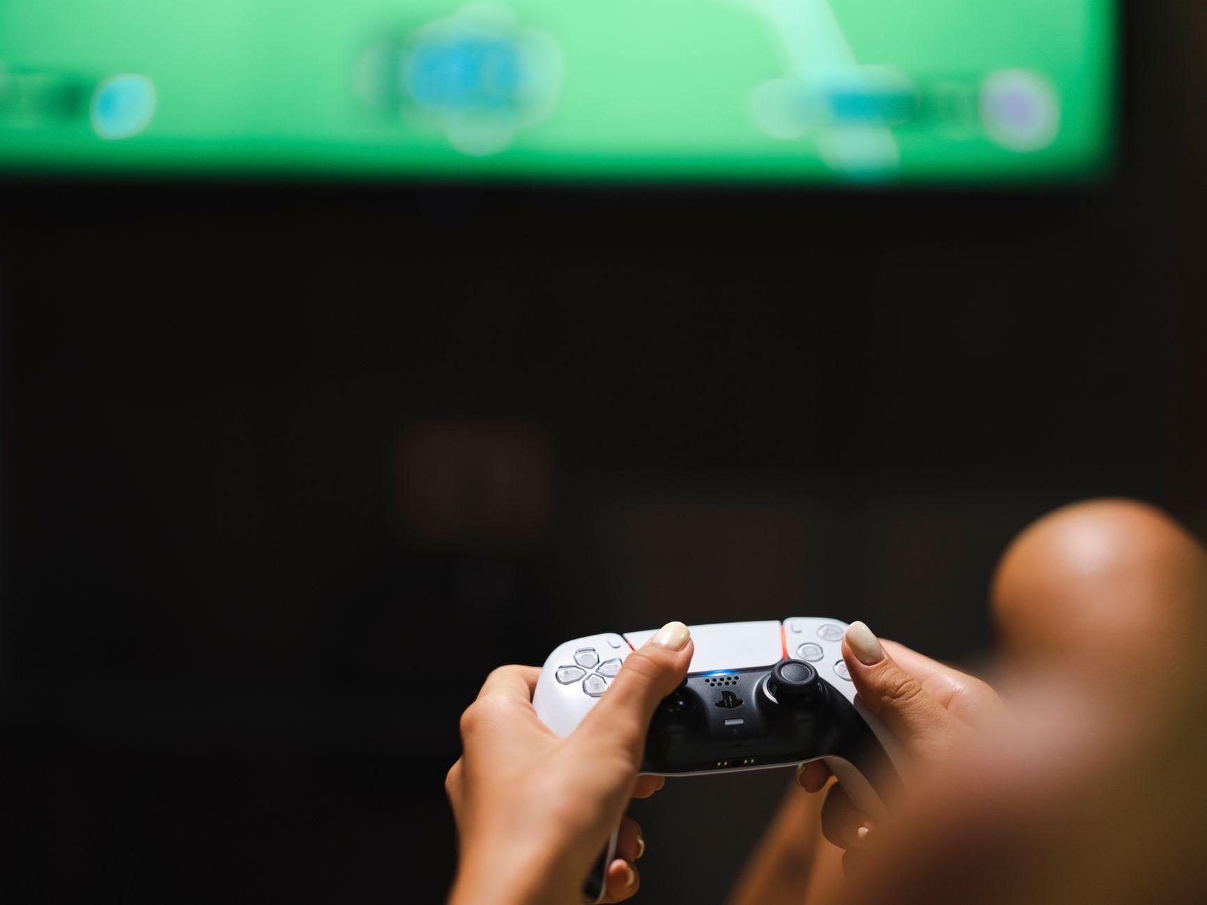 General visual reference for The Genesis of a Creator on AfreecaTV. Source: Pexels / Photo by Engin Akyurt / Pexels License / https://www.pexels.com/photo/a-person-playing-a-video-game-13089175/