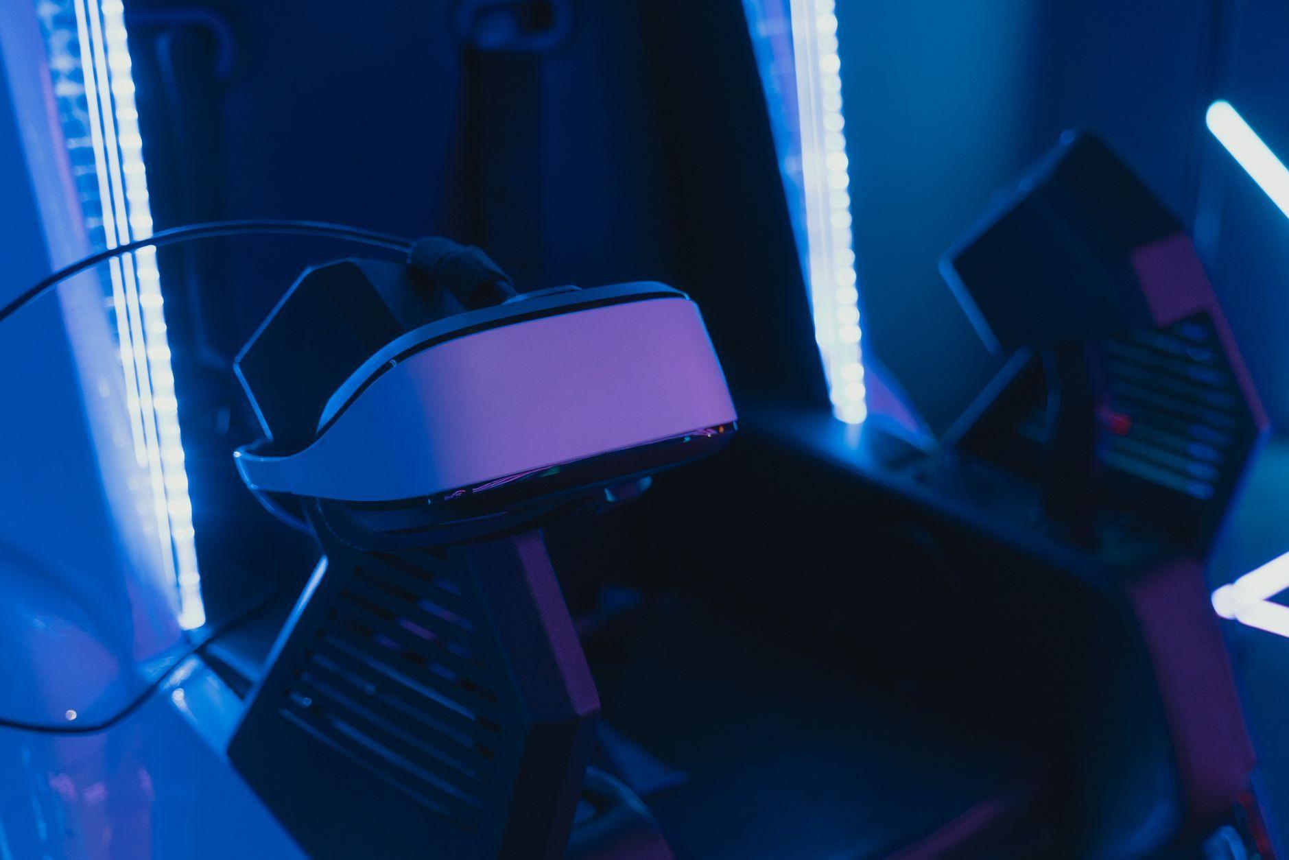 General visual reference for Exploring New Frontiers with Virtual Reality. Source: Pexels / Photo by Tima Miroshnichenko / Pexels License / https://www.pexels.com/photo/close-up-photo-of-a-vr-headset-6498953/