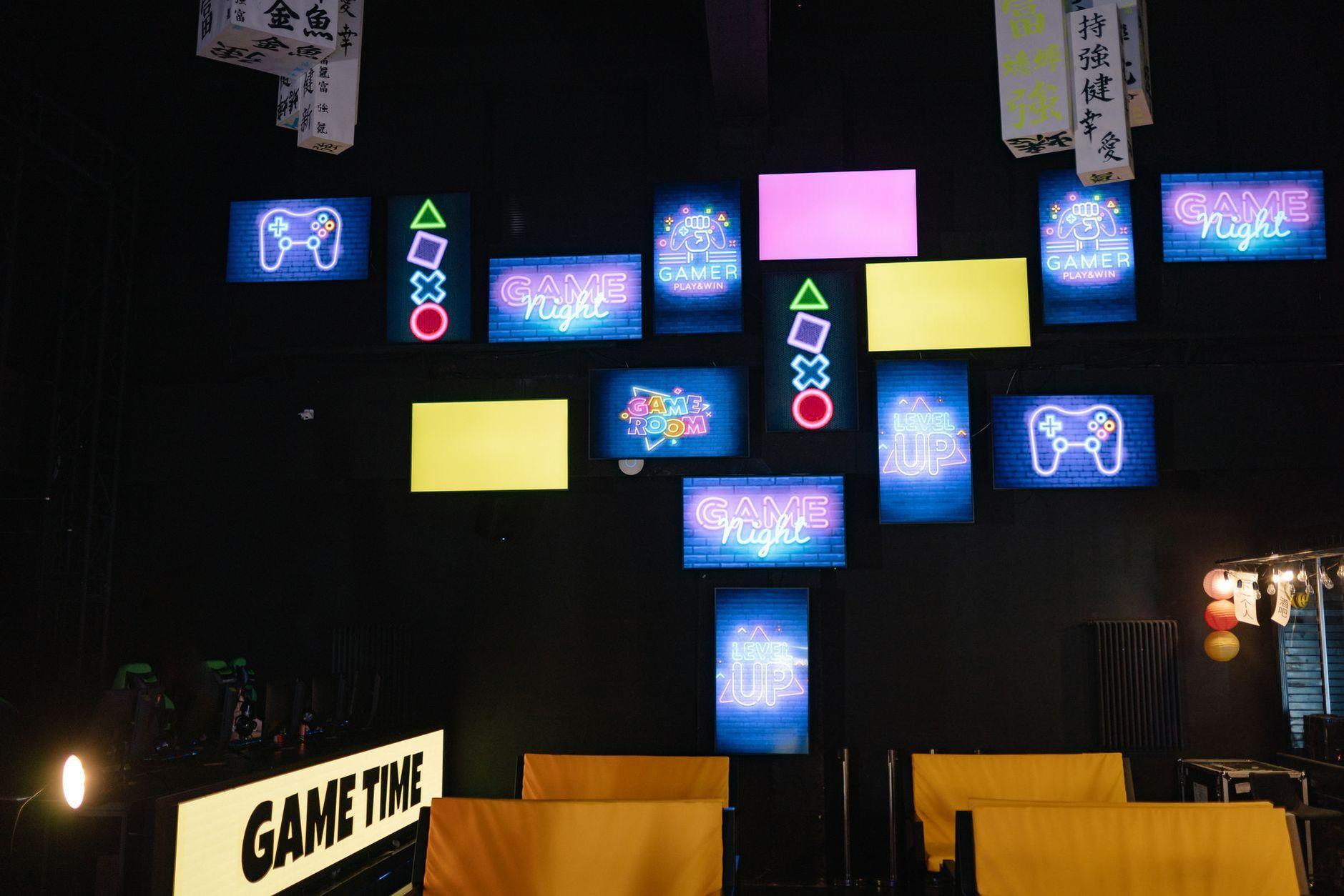 General visual reference for Collaborative Success and Streamer Chemistry. Source: Pexels / Photo by Yan Krukau / Pexels License / https://www.pexels.com/photo/neon-signages-inside-a-computer-gaming-shop-9072202/