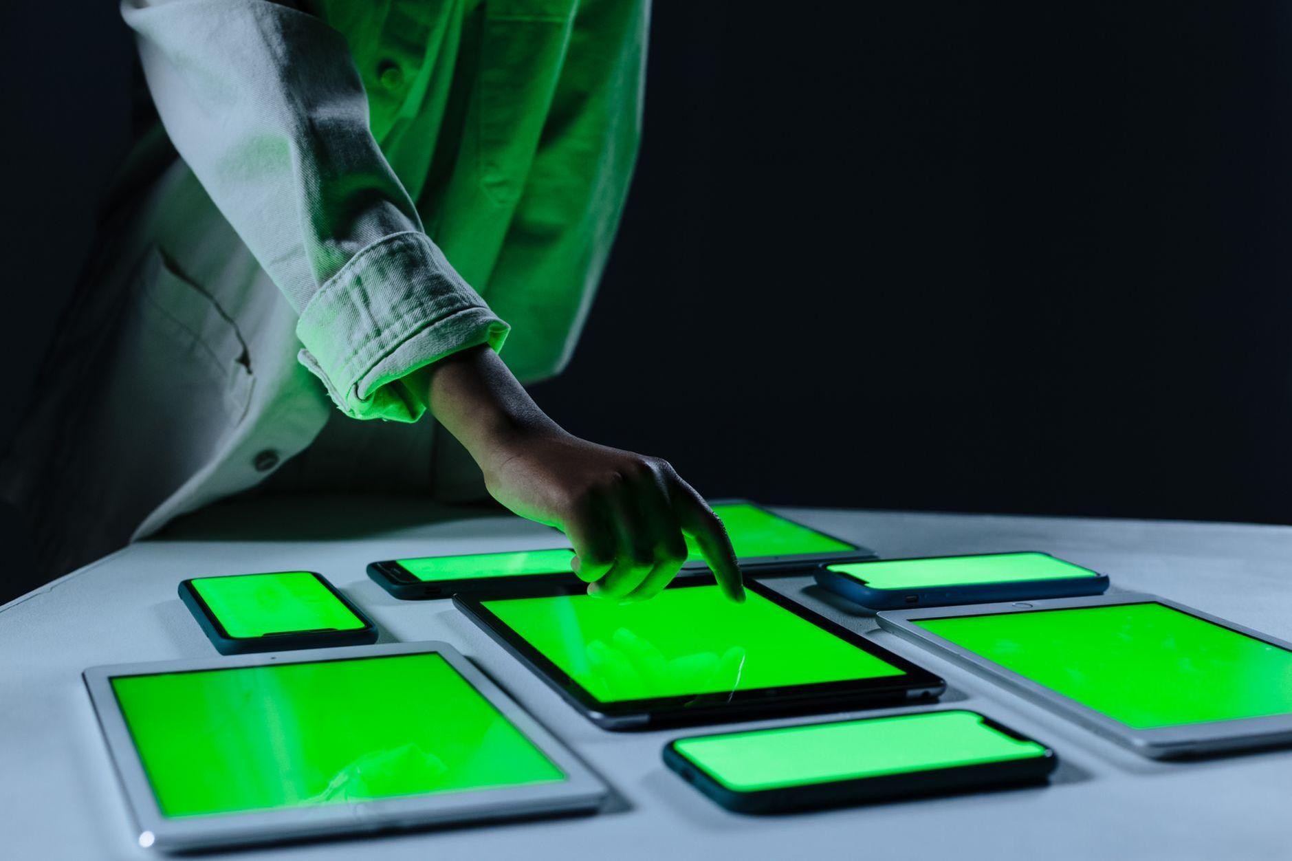 General visual reference for Settling into Naver's Chzzk Platform. Source: Pexels / Photo by Ron Lach / Pexels License / https://www.pexels.com/photo/human-hand-touching-ipad-with-green-screen-9784240/