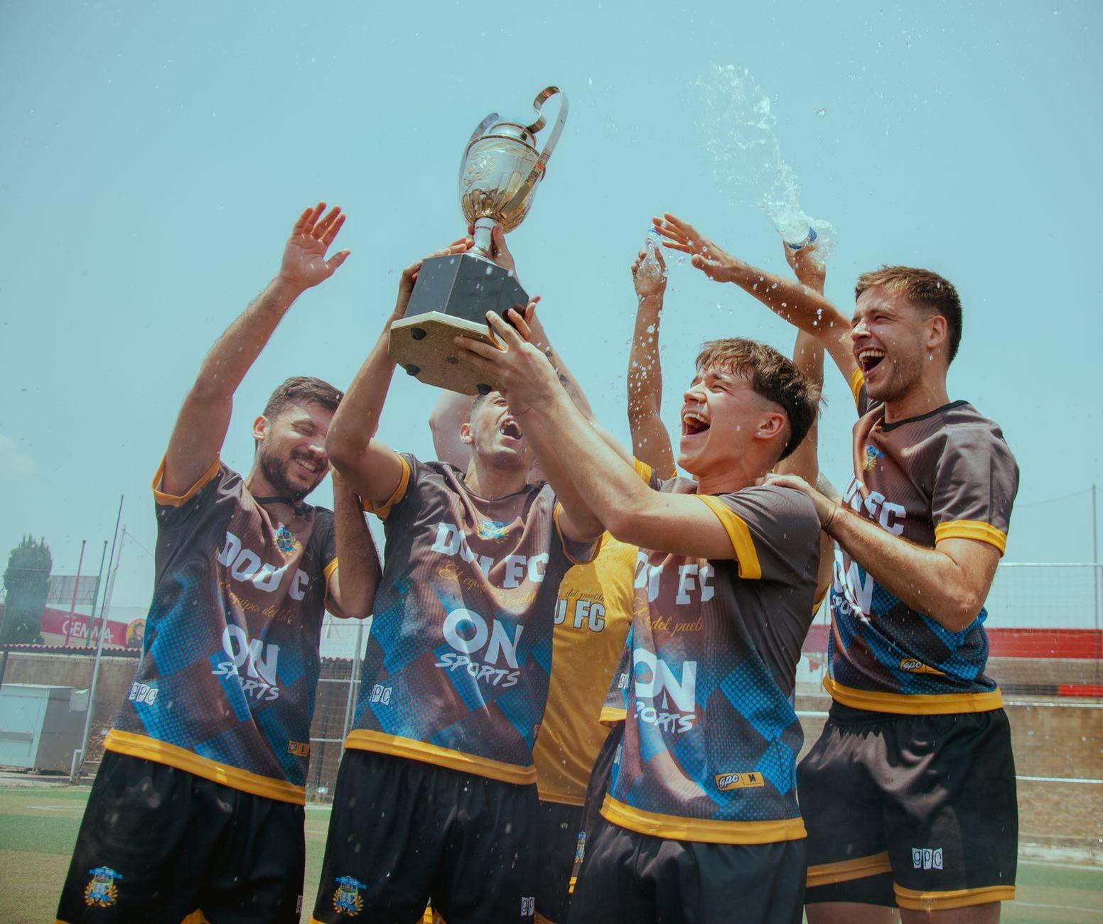 General visual reference for Transition to Management: Early South Melbourne Triumphs. Source: Pexels / Photo by César O'neill / Pexels License / https://www.pexels.com/photo/triumphant-soccer-team-celebrating-victory-31825812/