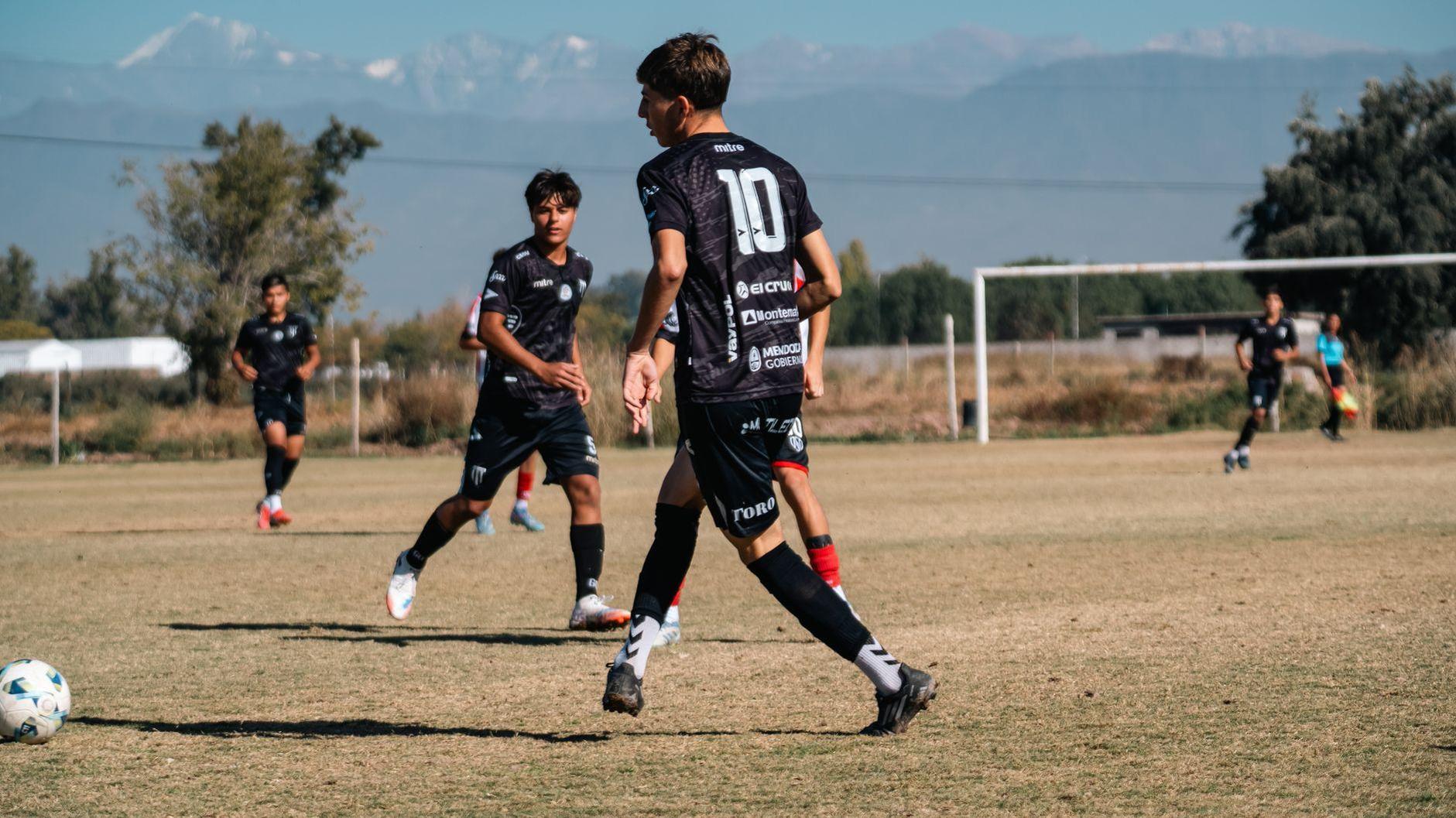 General visual reference for The Youth National Team Tenure and Adversity. Source: Pexels / Photo by Franco Monsalvo / Pexels License / https://www.pexels.com/photo/teen-soccer-game-with-mountain-backdrop-38045139/