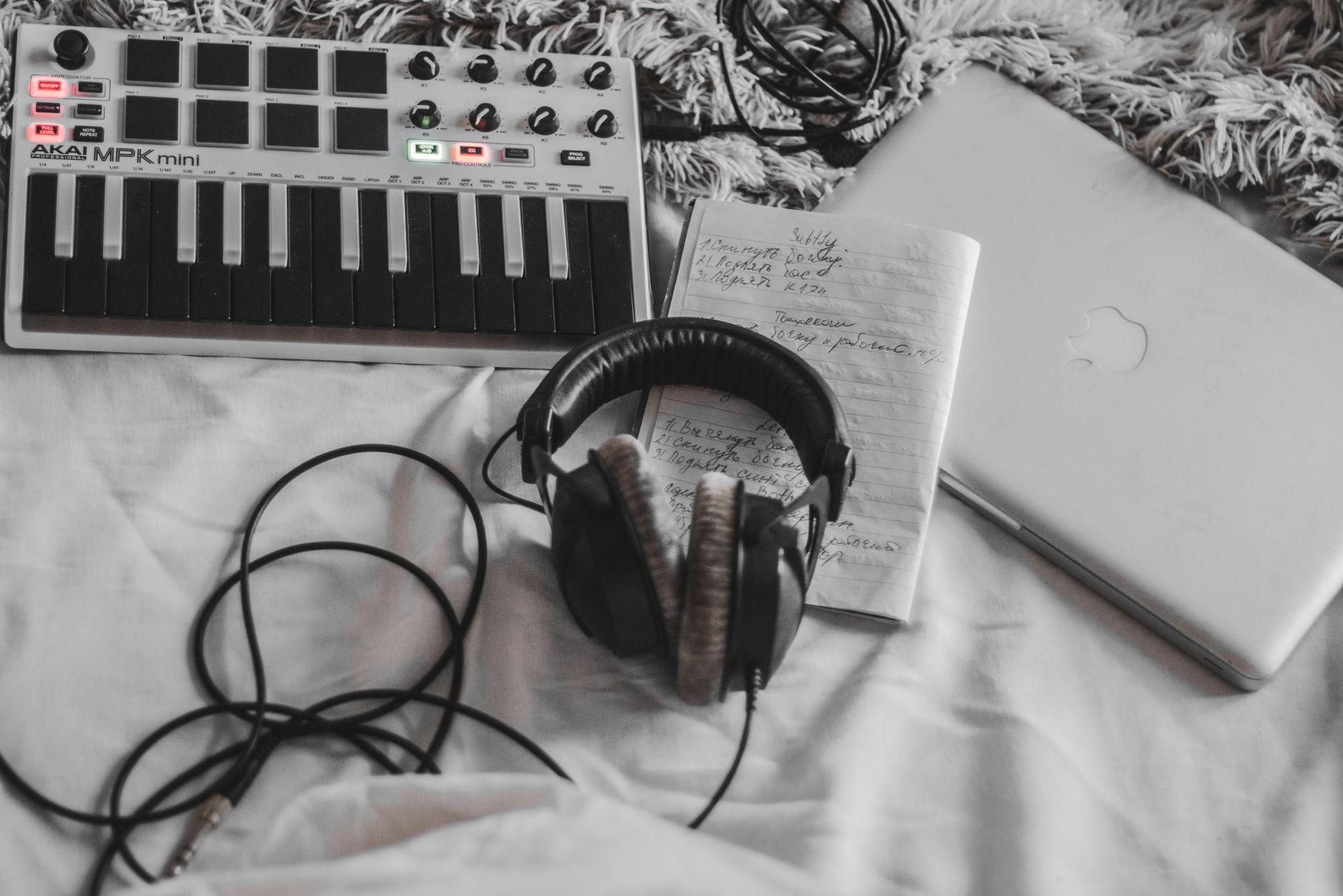 General visual reference for Musical Resurgence: BZRP Music Sessions, Vol. 53. Source: Pexels / Photo by Alina Vilchenko / Pexels License / https://www.pexels.com/photo/mpk-mini-beside-laptop-and-headphone-on-a-fur-fabric-4092062/