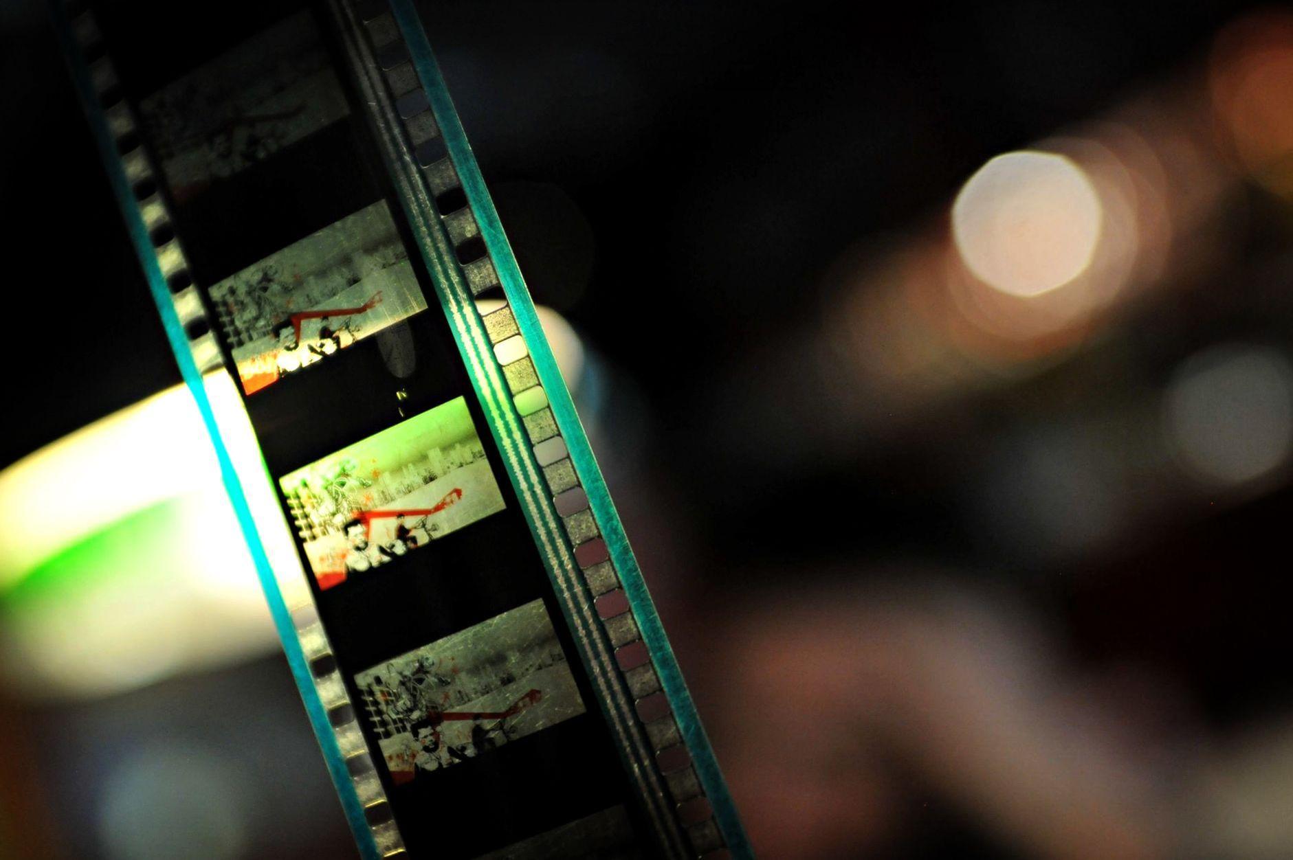 General visual reference for Dubbing Other International Stars. Source: Pexels / Photo by DΛVΞ GΛRCIΛ / Pexels License / https://www.pexels.com/photo/close-up-of-film-strip-with-soft-bokeh-32728011/