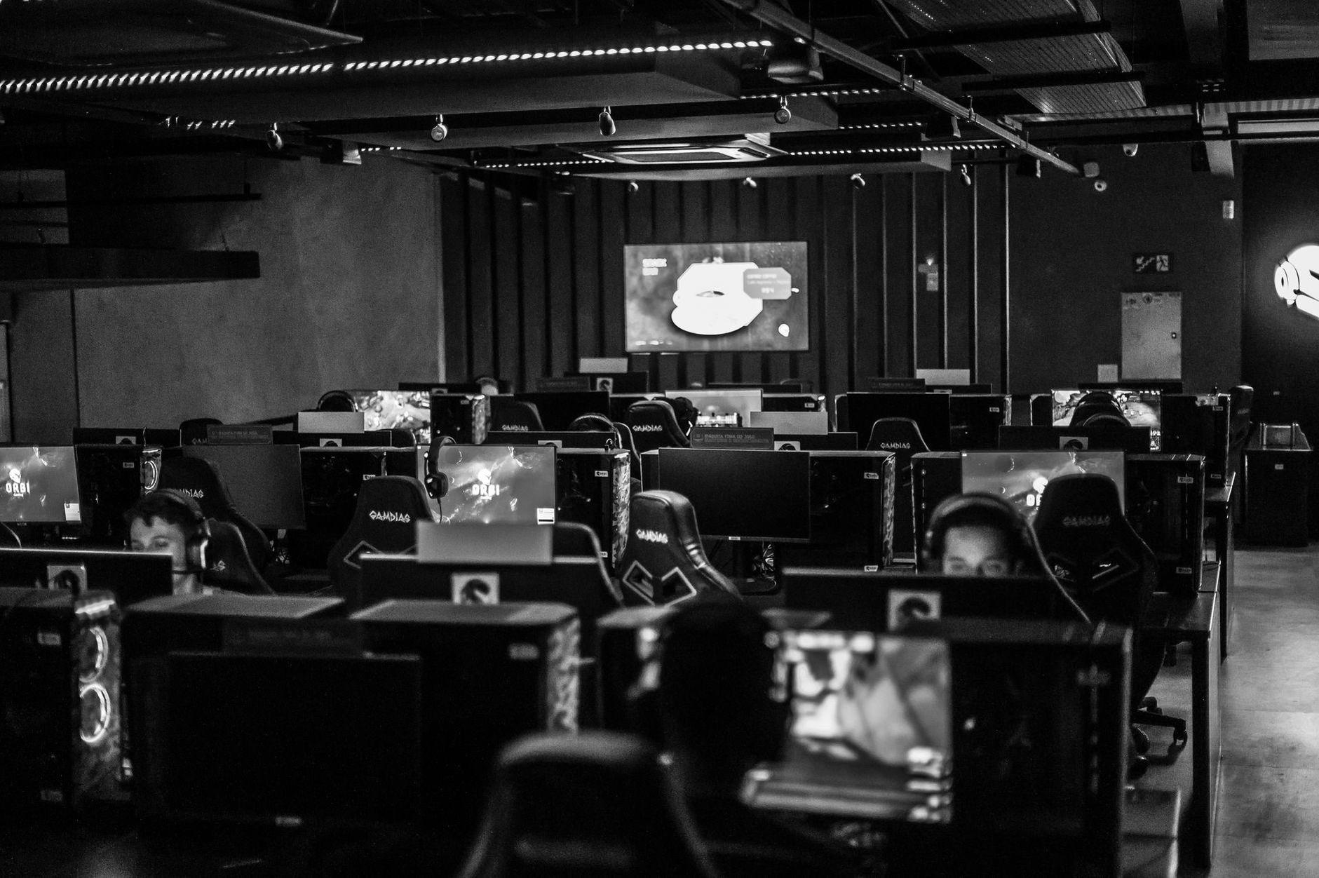 General visual reference for The Unconventional Professional Roots. Source: Pexels / Photo by Nathan b Caldeira / Pexels License / https://www.pexels.com/photo/gaming-studio-with-lots-of-computers-6125330/