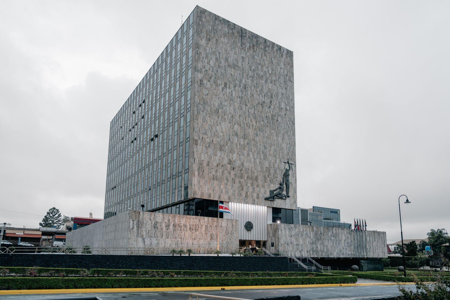 General visual reference for Introduction to a Legal Pioneer. Source: Pexels / Photo by Mario Spencer / Pexels License / https://www.pexels.com/photo/supreme-court-building-in-san-jose-costa-rica-38363071/