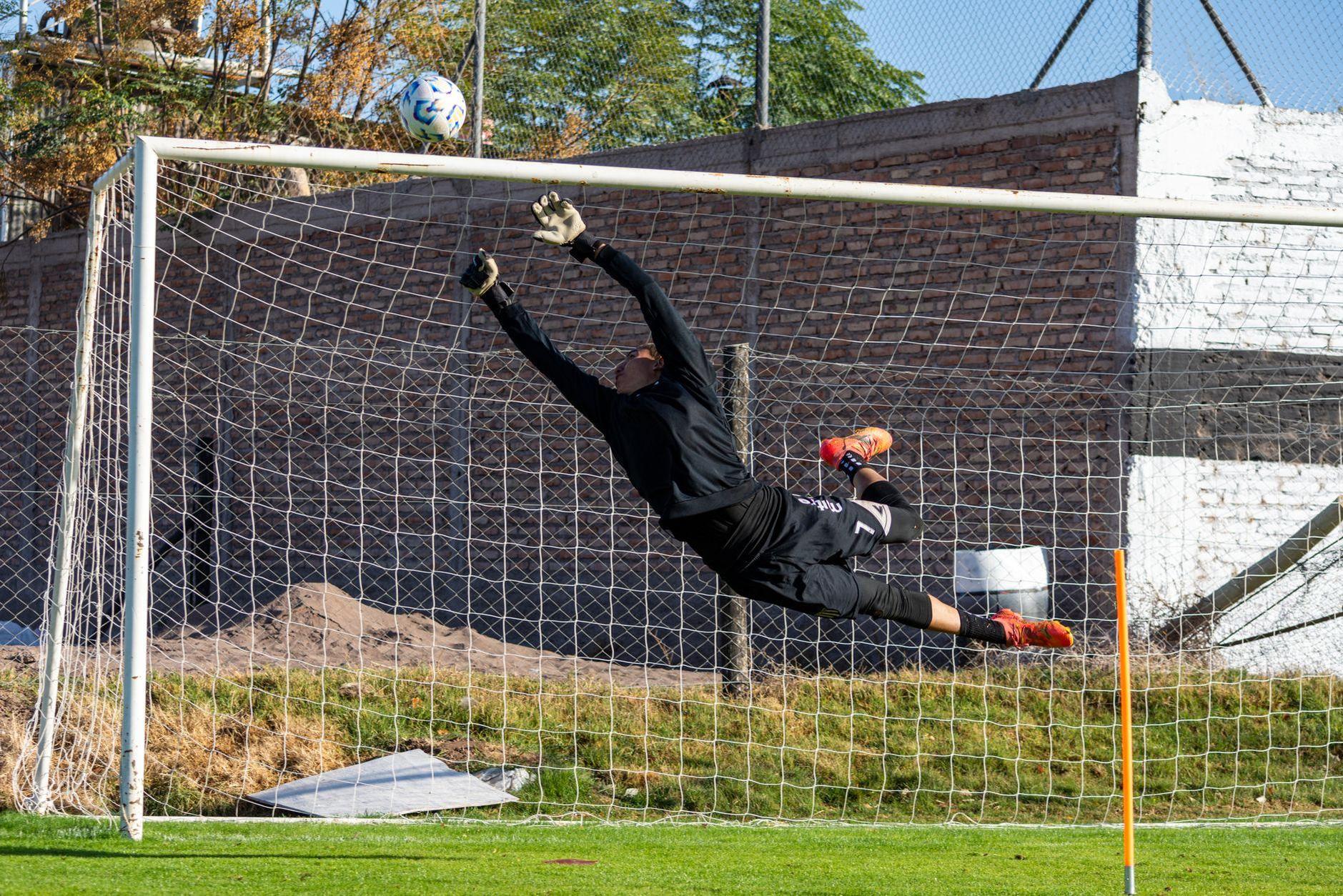 General visual reference for The Historic Goal Against Real Valladolid. Source: Pexels / Photo by Franco Monsalvo / Pexels License / https://www.pexels.com/photo/goalkeeper-making-a-high-leap-save-in-soccer-match-32205615/