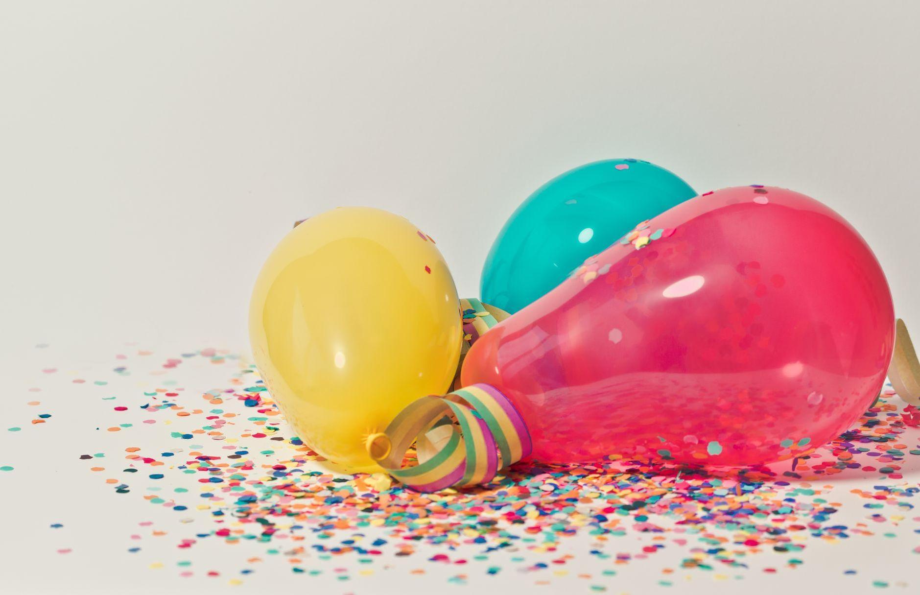 General visual reference for An Energetic Triumph in My Little Pony. Source: Pexels / Photo by Ylanite Koppens / Pexels License / https://www.pexels.com/photo/colorful-balloons-with-confetti-796606/