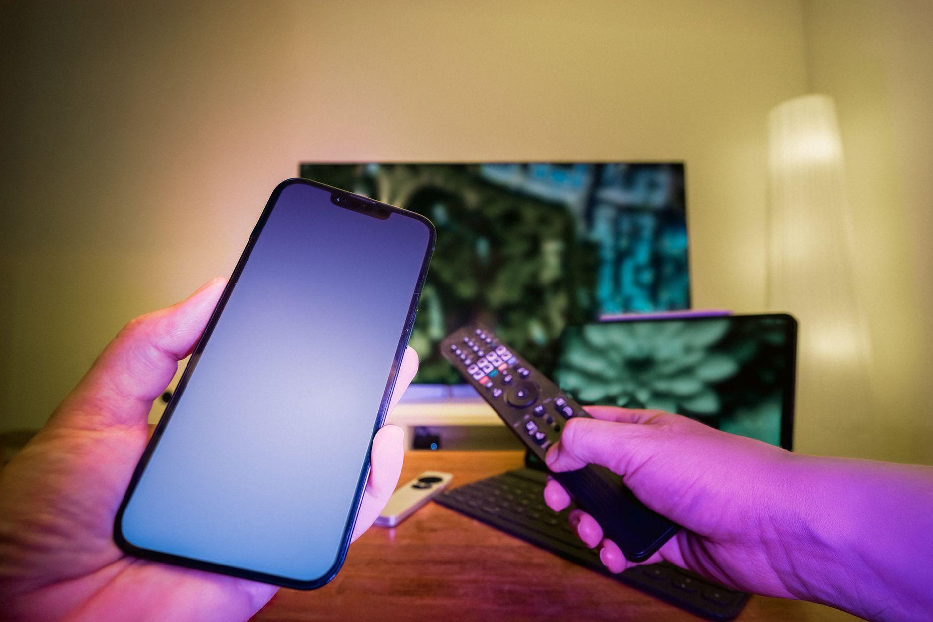 General visual reference for The Evolution of the Korean Voice Acting Market. Source: Pexels / Photo by Jakub Zerdzicki / Pexels License / https://www.pexels.com/photo/modern-technology-setup-with-tv-and-gadgets-31121857/