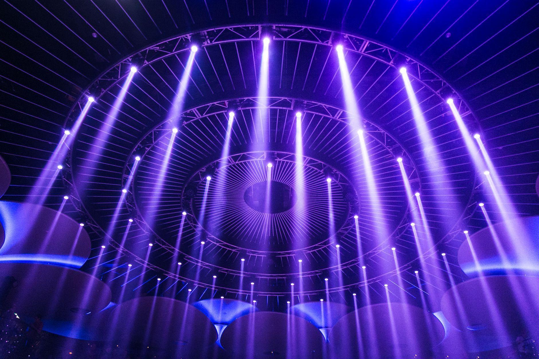 General visual reference for Public Appearances and Community Connection. Source: Pexels / Photo by Wendy Wei / Pexels License / https://www.pexels.com/photo/round-metal-frame-with-disco-light-1555900/