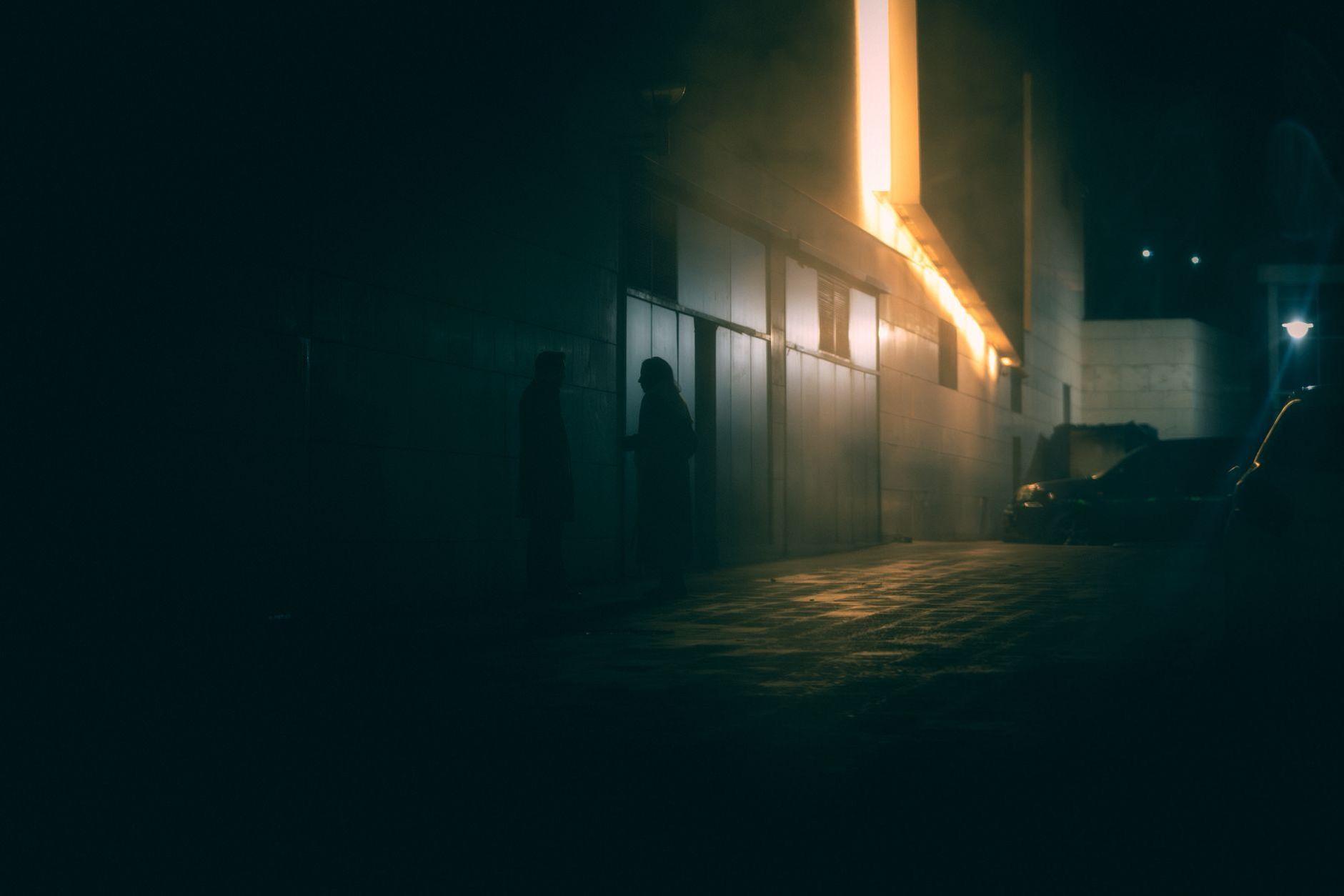 General visual reference for Stepping into Action: 'The Suspect' (2013). Source: Pexels / Photo by Eser Tekin / Pexels License / https://www.pexels.com/photo/silhouettes-19943722/